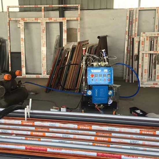 斷橋鋁填充泡沫性(圖2) 小型Q2600D聚氨酯噴涂機斷橋鋁填充泡沫設備